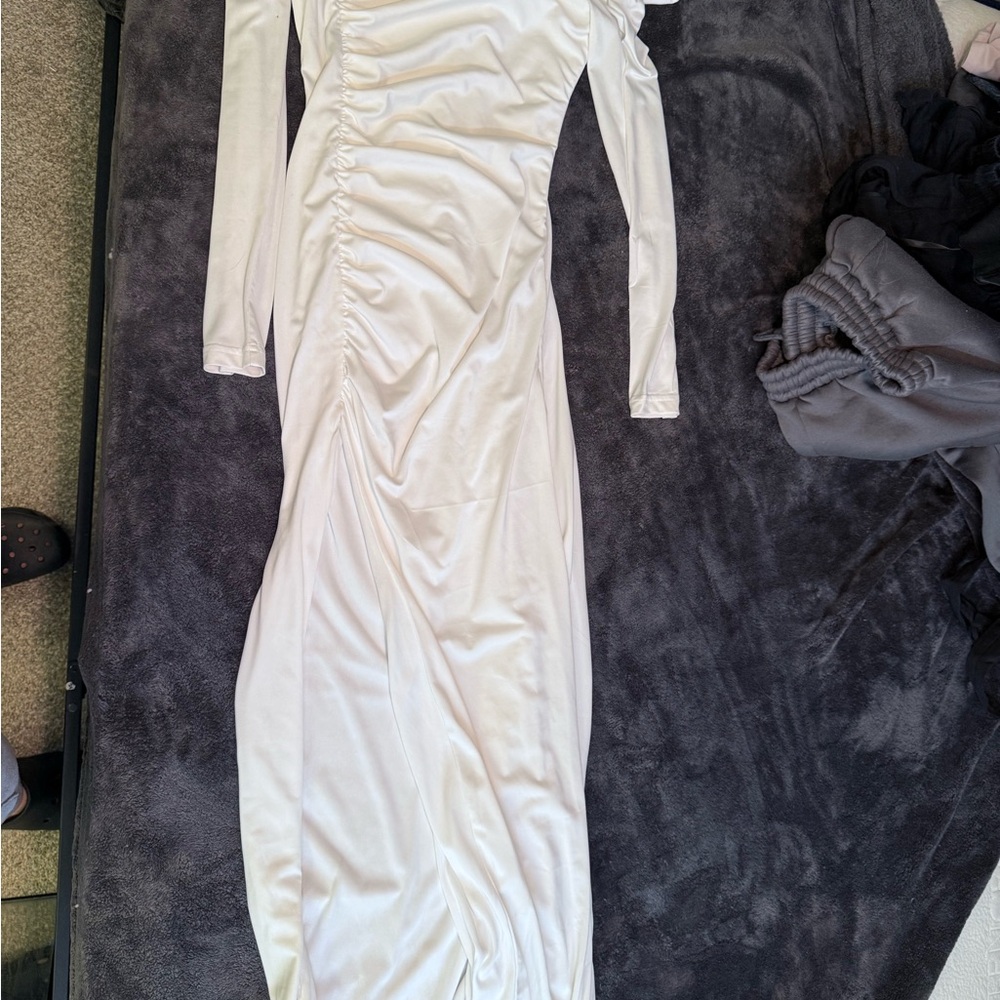 Elegant White Long Sleeve Dress